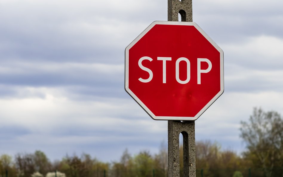 Ważny wyrok Sądu Najwyższego ws. rowerzystów i znaku STOP