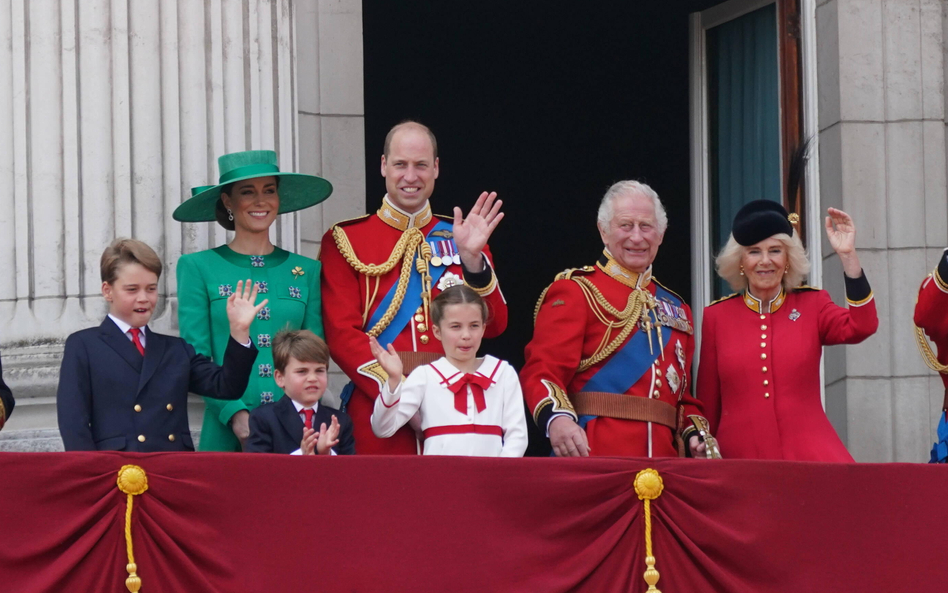 Brytyjska rodzina królewska wspiera Kate w trudnych chwilach.