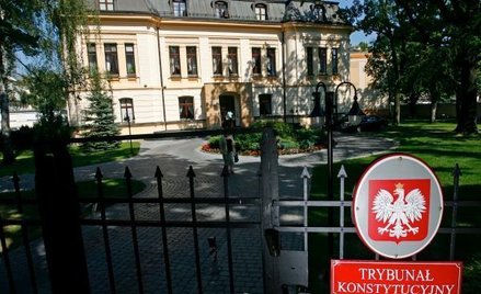 TK umorzył postępowanie dotyczące zbadania konstytucyjności przepisów o zasadach zapłaty ?kuratorom 