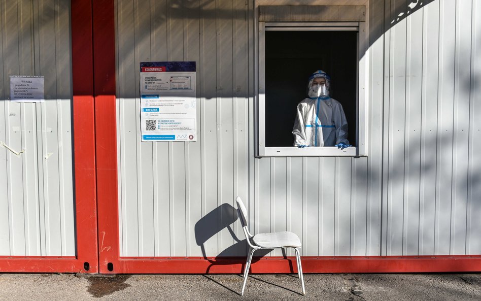 Epidemia w Polsce - raport Ministerstwa Zdrowia: 8378 zakażeń koronawirusem