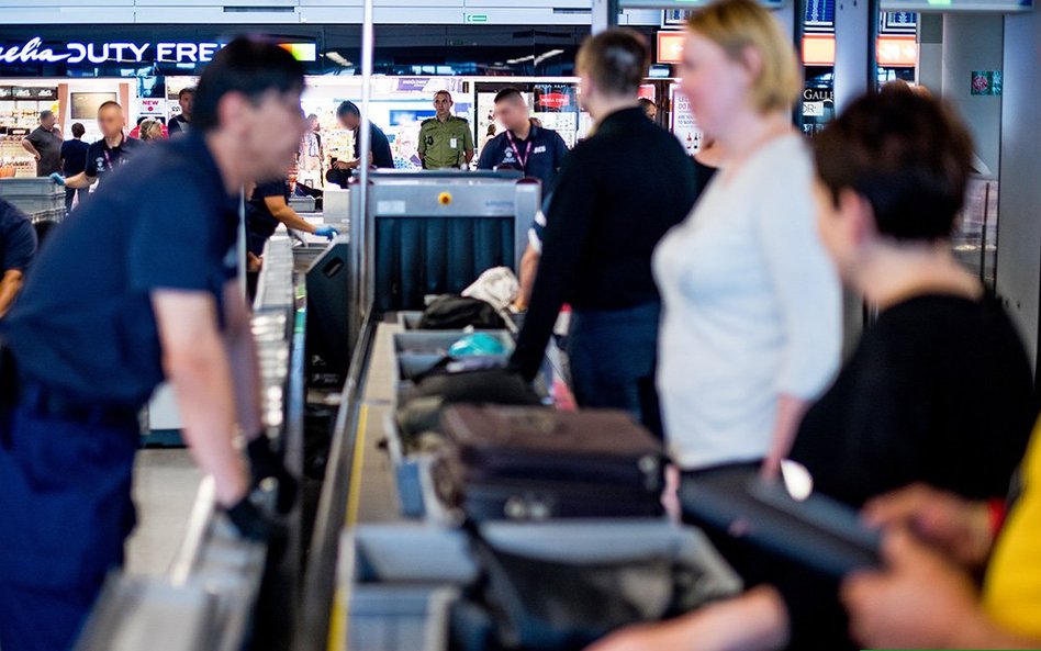 Publikowanie w internecie materiałów z wrażliwych stref portu lotniczego narusza przepisy o bezpiecz