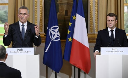 Sekretarz generalny NATO Jens Stoltenberg i prezydent Francji Emmanuel Macron