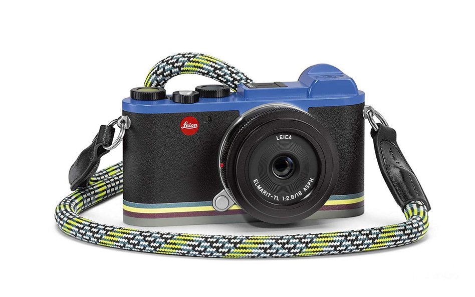 Leica ubiera się u Smitha