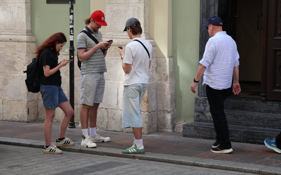 Fałszywe oferty turystyczne zalewają rynek. Oszuści podszywają się pod znane marki