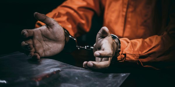 Mord założycielski leczy urazy z piaskownicy