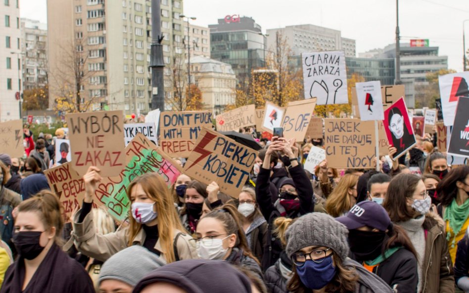 Dyrektor liceum w Warszawie: Udział w protestach prawem obywatela