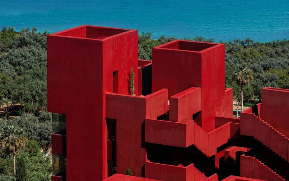 Projekt „Red Sol Resort” pracowni Ricardo Bofill Taller de Arquitectura przypomina Muralla Roja, jed