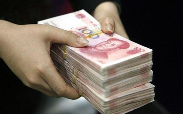 Chińczycy siedzą na górze dolarów i złota