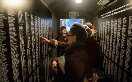 Goście mogą wejść do dziesięciu cel (w tym ciemnicy), a także poznać losy więźniów.