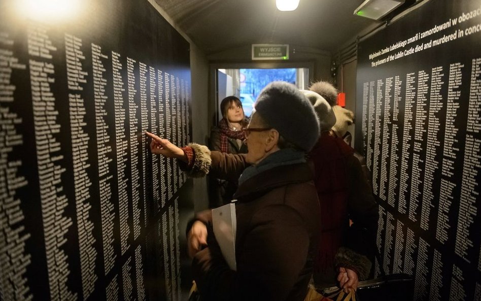 Goście mogą wejść do dziesięciu cel (w tym ciemnicy), a także poznać losy więźniów.
