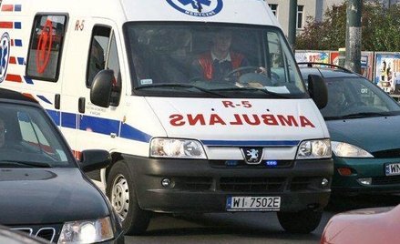 W Trzebiatowie ranny mężczyzna zaatakował jednego z ratowników medycznych.