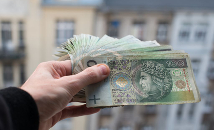 Euronet wydziela gotówkę. Obniża limity wypłat z bankomatów