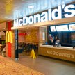 W lipcu kierownictwo sieci McDonald's w Stanach Zjednoczonych zdecydowało o wycofaniu z oferty około