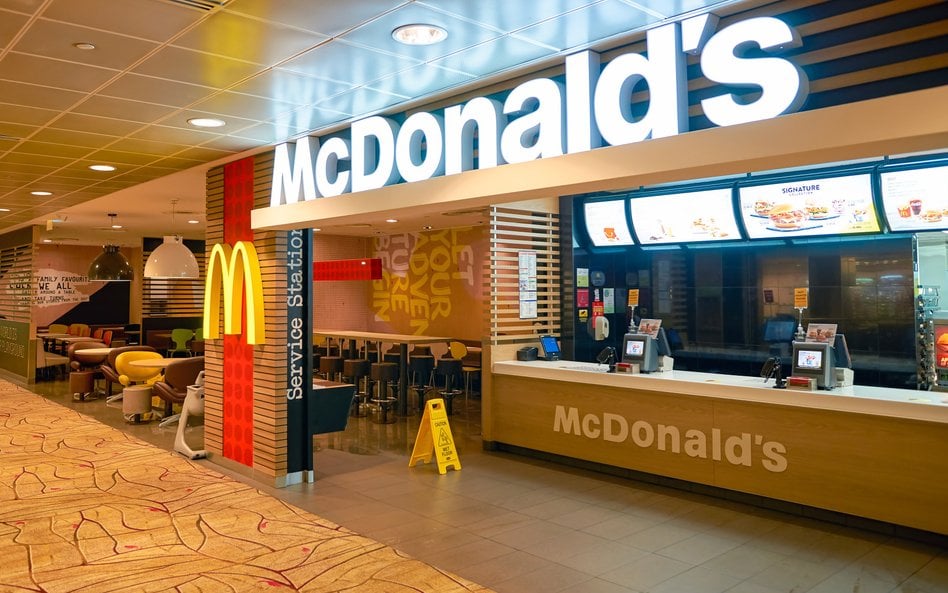 W lipcu kierownictwo sieci McDonald's w Stanach Zjednoczonych zdecydowało o wycofaniu z oferty około