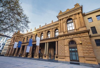 Frankfurter Wertpapierbörse, indeks DAX i motoryzacja; SiX Swiss Exchange, Swiss Market Index i biot