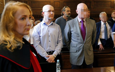 Prokurator Katarzyna Wychowałek-Szczygieł (z lewej ) oraz oskarżeni, byli członkowie zarządu MTK Now