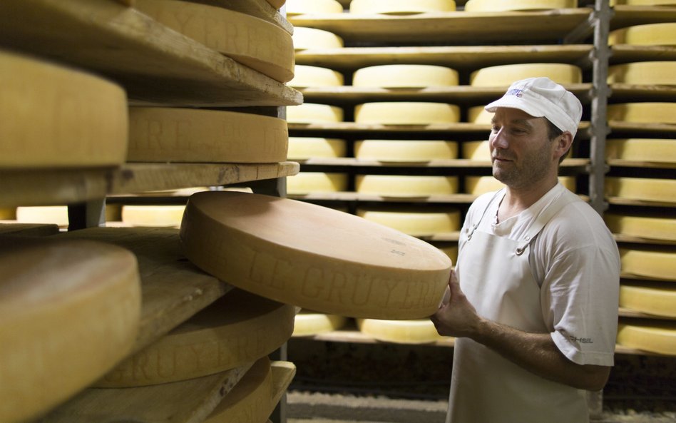 Wytwórnia sera Gruyere w miejscowości Ballens na zachodzie Szwajcarii