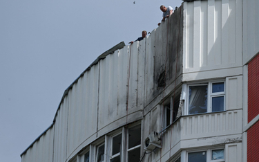 Uszkodzona fasada budynku w Moskwie