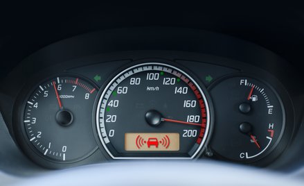 Kierowcy jeżdżą wolniej, bo nie chcą słono płacić