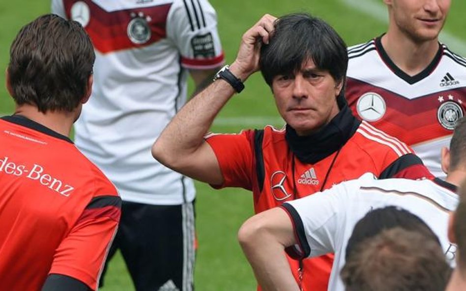 Joachim Loew ma problem, którego drapanie się w głowę nie rozwiąże