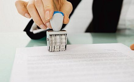 Wydania świadectwa pracy nie można uzależniać od rozliczenia się z pracodawcą.