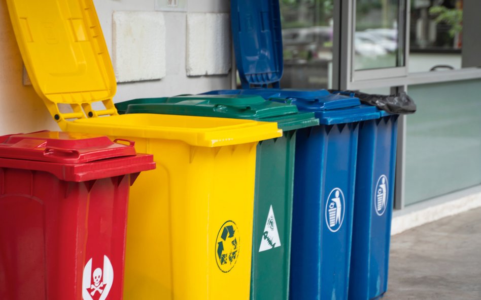 Na zmiany regulamin&#xf3;w post&#x119;powania z odpadami samorz&#x105;dy maj&#x105; czas do 6 wrze&#