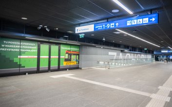Przejście z peronów Dworca Zachodniego na przystanek zajmie tylko chwilę. Projektowane połączenie je