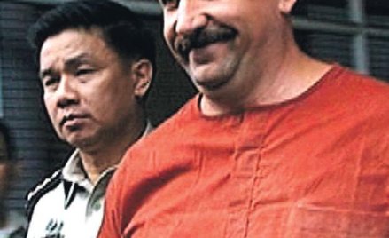 CZŁOWIEK, KTÓRY UZBROIŁ ŚWIAT - SOBOTA | 23.47 | TVP INFO