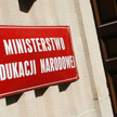 MEN wysyła rodziców na bazar