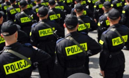 Policyjna zamrażarka pełna oficerów
