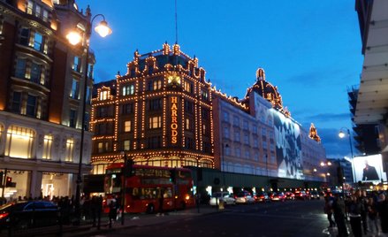 Harrods to najważniejszy dom towarowy w Londynie, jeden z symboli brytyjskiej stolicy. Każdego roku 