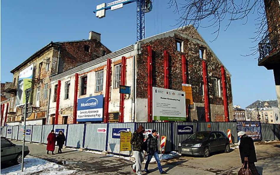 Remont spiętej klamrami kamienicy nie jest zagrożony, ale nie ma pieniędzy na aranżację wystawy star
