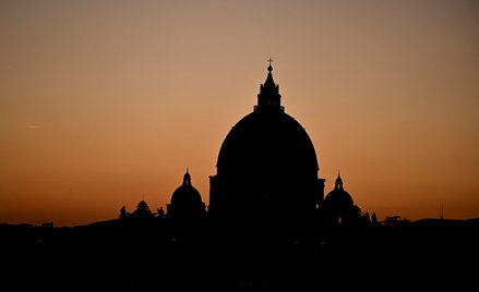 Zachód słońca nad Watykanem