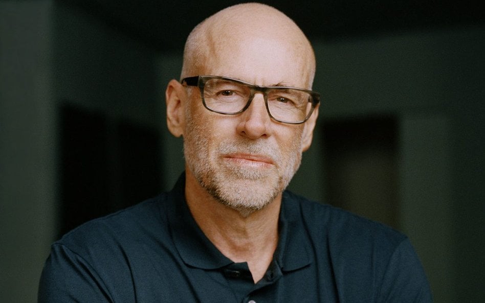 Scott Galloway opisuje mechanizmy stojące za sukcesem cyfrowych gigantów oraz ich wpływ na gospodark