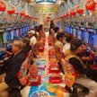 W salonie pachinko trudno o wolne miejsce przy setkach automatów
