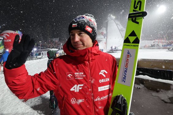 Kamil Stoch podczas zawodów Pucharu Świata w skokach narciarskich w Zakopanem