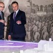 Prof. Dariusz Stola z prezydentem Andrzejem Dudą. Zdjęcie wykonane w 2016 r.