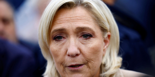 Francja: Atak na rzeczniczkę rządu. Sondaż wskazuje, że Marine Le Pen nie będzie rządzić