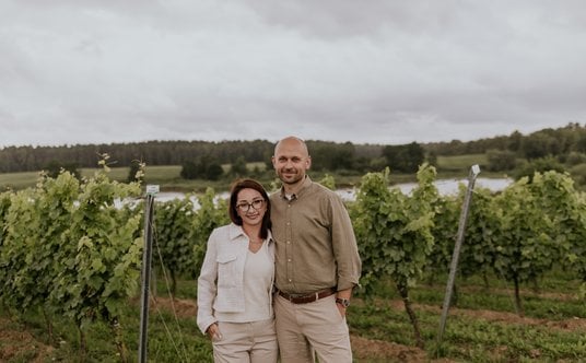 Marzena i Jacek Turnauowie: „W trakcie prac w winnicy usuwamy liście, które trafiają na kompost. Tym