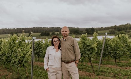 Marzena i Jacek Turnauowie: „W trakcie prac w winnicy usuwamy liście, które trafiają na kompost. Tym