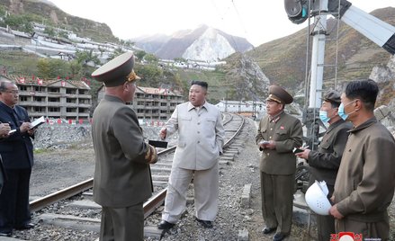 Kim Dzong Un obiecuje 25 tys. domów w pięć lat