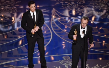 Oscar za najlepszy scenariusz oryginalny - Spotlight. Nagrodę odbierają Josh Singer i Tom McCarthy