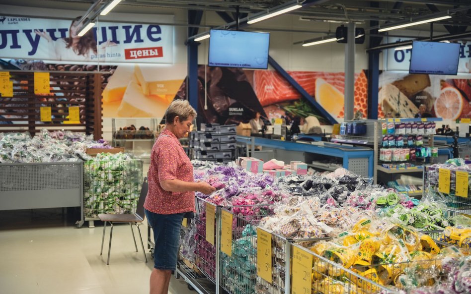 Fiński supermarket znajdujący się w pobliżu granicy Finlandii z Rosją, w którym często zakupy robią 