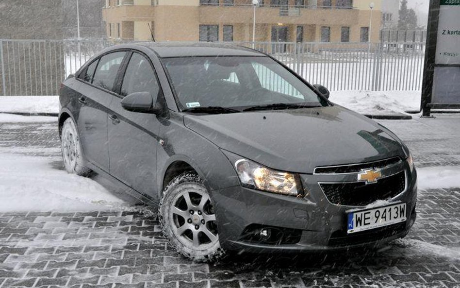 Największy diesel montowany w Cruze ma 2 litry pojemności. Samochód ma wygodne fotele i przejrzyście