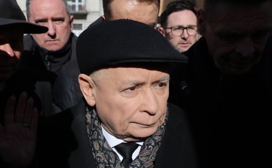 Prezes PiS Jarosław Kaczyński podczas konferencji prasowej przed siedzibą Prokuratury Okręgowej w Wa