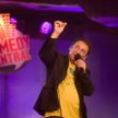 Grzegorz Halama rozśmiesza w programie Comedy Central „Hu jak Humor”; MARCIN ZIĘBA/COMEDY CENTRAL