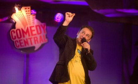 Grzegorz Halama rozśmiesza w programie Comedy Central „Hu jak Humor”; MARCIN ZIĘBA/COMEDY CENTRAL
