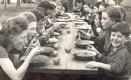 Wychowankowie Domu Sierot Żydowskich w Otwocku, po 1945 r.