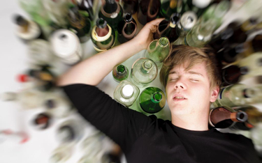 Picie alkoholu w młodości może trwale uszkodzić mózg