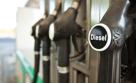 Cena diesla mocno spada, ale bariery 6 zł nie pokona